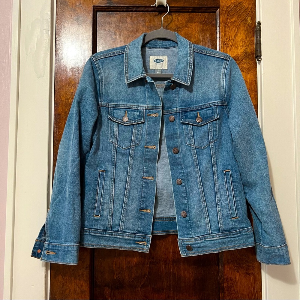Denim jacket with pockets! Medium